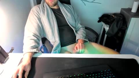 Snapshot of ziemlichflutschig chatting on December 10, 2024, 5:39 am ziemlichflutschig online show from December 10, 2024, 5:39 am