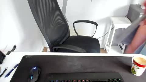 Snapshot of ziemlichflutschig chatting on December 25, 2024, 9:45 am ziemlichflutschig online show from December 25, 2024, 9:45 am