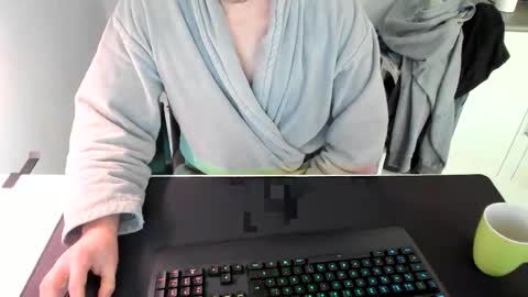 Snapshot of ziemlichflutschig chatting on February 3, 2025, 8:24 am ziemlichflutschig online show from February 3, 2025, 8:24 am