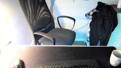 Snapshot of ziemlichflutschig chatting on February 16, 2025, 6:10 am ziemlichflutschig online show from February 16, 2025, 6:10 am