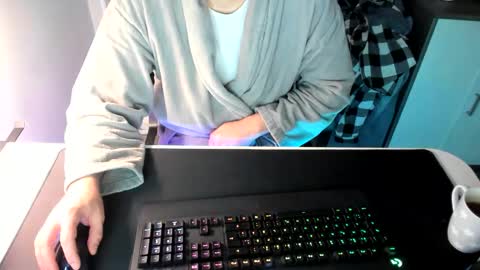 Snapshot of ziemlichflutschig chatting on February 17, 2025, 2:53 am ziemlichflutschig online show from February 17, 2025, 2:53 am