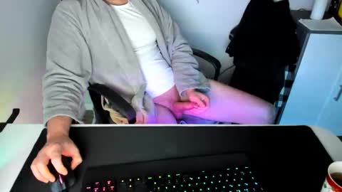 Snapshot of ziemlichflutschig chatting on February 18, 2025, 5:53 am ziemlichflutschig online show from February 18, 2025, 5:53 am