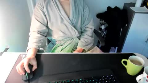 Snapshot of ziemlichflutschig chatting on February 19, 2025, 6:55 am ziemlichflutschig online show from February 19, 2025, 6:55 am