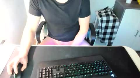 Snapshot of ziemlichflutschig chatting on February 20, 2025, 5:29 pm ziemlichflutschig online show from February 20, 2025, 5:29 pm