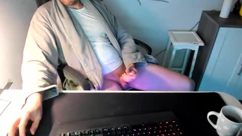 Snapshot of ziemlichflutschig chatting on February 25, 2025, 4:57 am ziemlichflutschig online show from February 25, 2025, 4:57 am