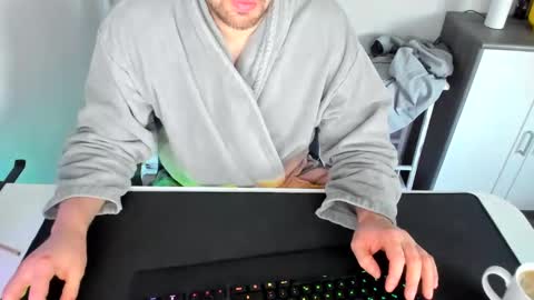 Snapshot of ziemlichflutschig chatting on March 3, 2025, 6:15 am ziemlichflutschig online show from March 3, 2025, 6:15 am