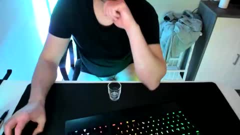 Snapshot of ziemlichflutschig chatting on March 5, 2025, 5:39 pm ziemlichflutschig online show from March 5, 2025, 5:39 pm