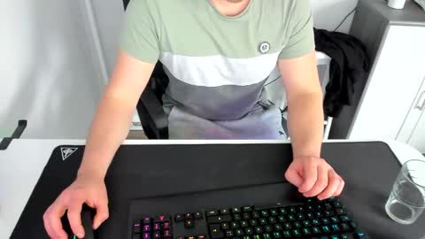 Snapshot of ziemlichflutschig chatting on March 12, 2025, 1:40 pm ziemlichflutschig online show from March 12, 2025, 1:40 pm