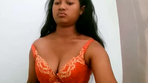 Snapshot of zina479102 chatting on May 26, 2026, 5:47 am elly online show from May 26, 2026, 5:47 am