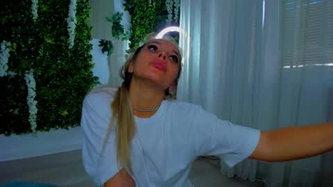 Snapshot of zinasquirts chatting on September 14, 2025, 6:34 am Galli online show from September 14, 2025, 6:34 am