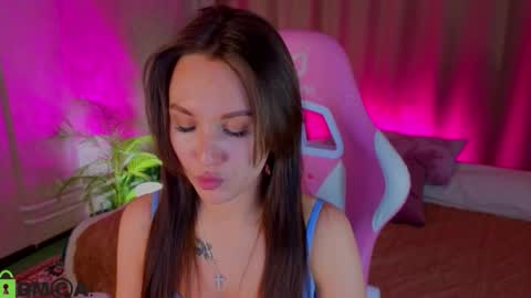 Snapshot of zlata__fox chatting on October 18, 2025, 4:41 pm Zlata Mon Tue Thu Fri Sun Sa GMT 3 0000pm - 0600pm online show from October 18, 2025, 4:41 pm