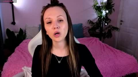 Zlata  Mon Tue Thu Fri Sun Sa GMT 3 0000pm - 0600pm  online show from April 25, 2026, 9:01 am