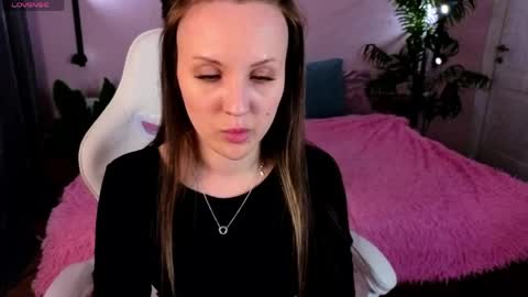 Zlata  Mon Tue Thu Fri Sun Sa GMT 3 0000pm - 0600pm  online show from April 25, 2026, 1:41 pm