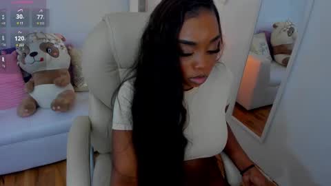 Snapshot of zobe_love chatting on February 12, 2025, 7:24 pm Zobe Love online show from February 12, 2025, 7:24 pm