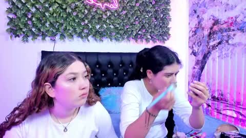 Snapshot of zoe_and_valeria chatting on May 29, 2026, 2:48 pm Zoe And Valeria online show from May 29, 2026, 2:48 pm