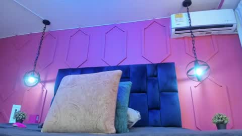 Snapshot of zoe_blosson chatting on July 1, 2026, 7:24 pm zoe_blosson online show from July 1, 2026, 7:24 pm