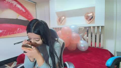 Snapshot of zoe_connor19 chatting on July 16, 2026, 9:10 pm Z O E online show from July 16, 2026, 9:10 pm