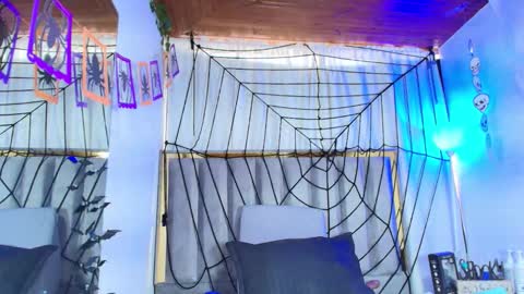 Snapshot of zoe_curvy chatting on October 12, 2025, 12:37 pm Zoe online show from October 12, 2025, 12:37 pm