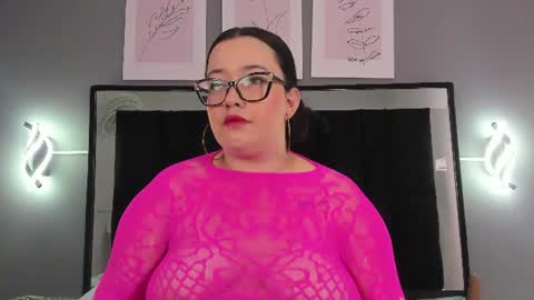 Snapshot of zoe_curvyy chatting on July 16, 2026, 12:00 pm zoe_curvyy online show from July 16, 2026, 12:00 pm