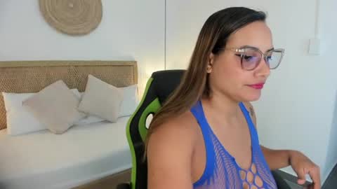 Snapshot of zoe_danae_ chatting on June 17, 2026, 12:29 pm Zoe online show from June 17, 2026, 12:29 pm