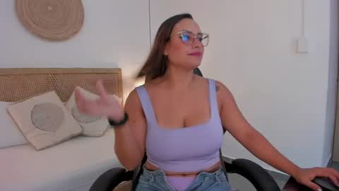 Zoe  online show from July 30, 2026, 12:15 pm