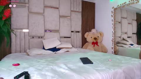 zoe_dim online show from March 18, 2026, 2:58 am