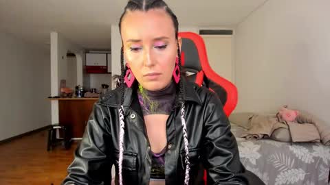 Snapshot of zoe_jeane_beker chatting on November 21, 2025, 9:02 pm ZOE online show from November 21, 2025, 9:02 pm