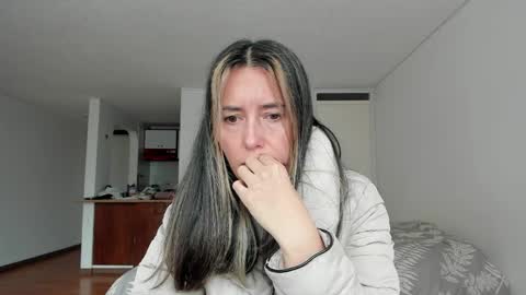 Snapshot of zoe_jeane_beker chatting on March 28, 2026, 9:47 pm ZOE online show from March 28, 2026, 9:47 pm