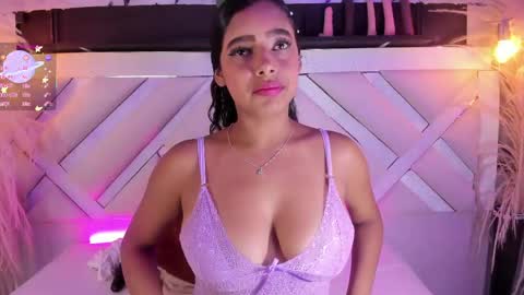 Zoey  online show from May 26, 2026, 11:01 pm