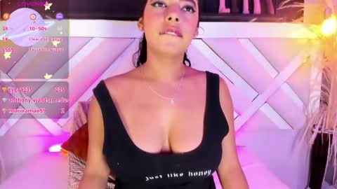Zoey  online show from June 8, 2026, 1:28 am