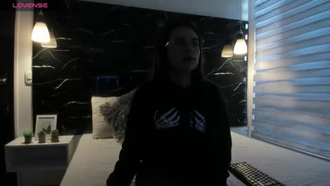 Zoe online show from October 25, 2025, 11:29 am