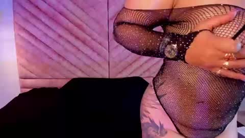 SWEET ZOE online show from June 19, 2026, 7:28 pm