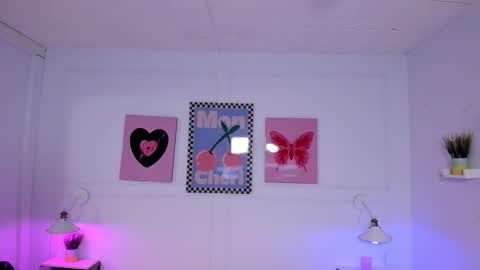 Zoe Lynch online show from December 22, 2025, 11:40 am