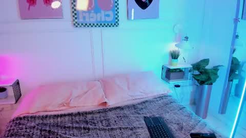Zoe Lynch online show from June 15, 2026, 12:18 pm