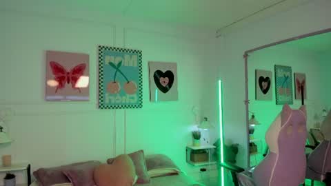Zoe Lynch online show from June 25, 2026, 12:09 pm