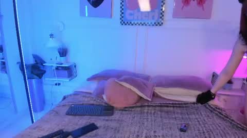 Zoe Lynch online show from July 10, 2026, 12:19 pm