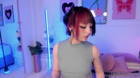 Zoe Lynch online show from July 16, 2026, 12:00 pm