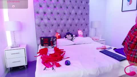 Snapshot of zoe_m00n chatting on May 27, 2026, 7:44 pm zoe online show from May 27, 2026, 7:44 pm