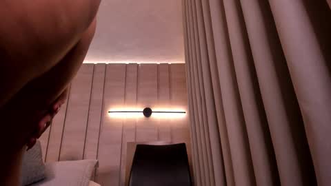 zoe_mhendez online show from February 25, 2026, 11:42 am