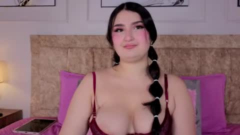 Snapshot of zoe_moon__ chatting on June 19, 2026, 1:37 pm zoe_moon__ online show from June 19, 2026, 1:37 pm