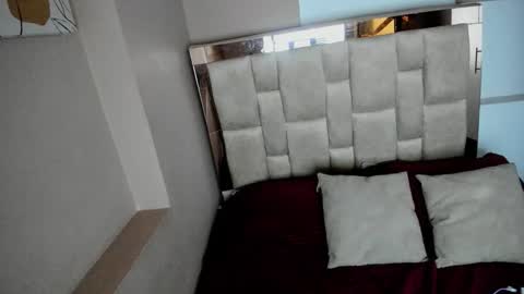 zoe_moreau online show from November 7, 2025, 7:58 pm