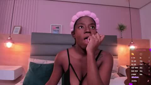 Snapshot of zoe_novakk chatting on November 17, 2025, 8:25 pm Zoe Novakk online show from November 17, 2025, 8:25 pm