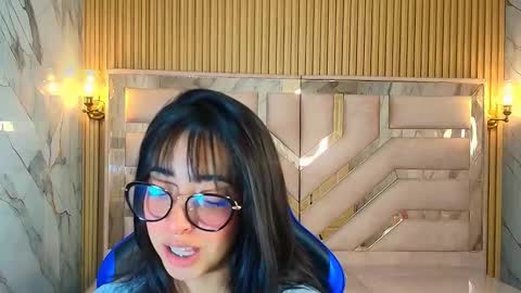 Snapshot of zoe_r_ chatting on November 5, 2025, 3:17 am Zoe online show from November 5, 2025, 3:17 am