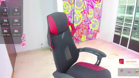 zoe_rose4 online show from January 19, 2026, 3:16 pm