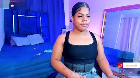 Snapshot of zoe_rosee4 chatting on July 19, 2026, 7:01 am zoe_rosee4 online show from July 19, 2026, 7:01 am