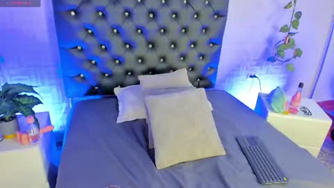 zoe_rousee_ online show from July 23, 2026, 12:25 pm