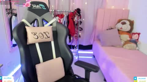 zoe_sullivan_ online show from February 5, 2026, 9:25 am