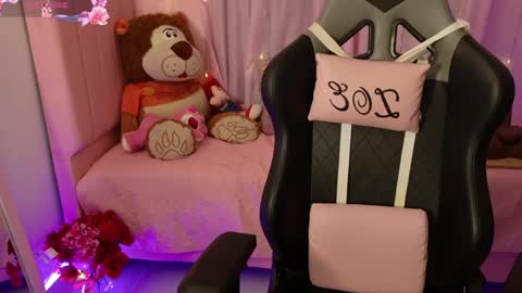 zoe_sullivan_ online show from April 24, 2026, 9:34 am