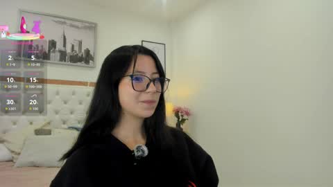 Snapshot of zoe_xra chatting on May 2, 2026, 7:52 pm Zoe online show from May 2, 2026, 7:52 pm