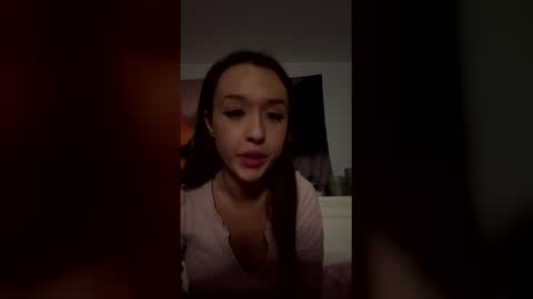 zoeapolo online show from February 2, 2026, 2:32 am